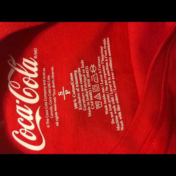 Coca Cola T-shirt with black sequins on sleeves - Picture 4 of 6